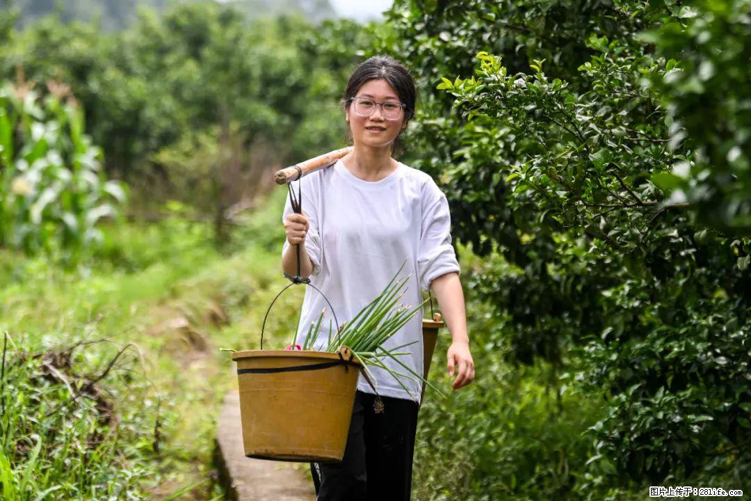全网追的“扁担女孩”,找了一份暑假工,时薪12元 - 东营生活资讯 - 东营28生活网 dy.28life.com