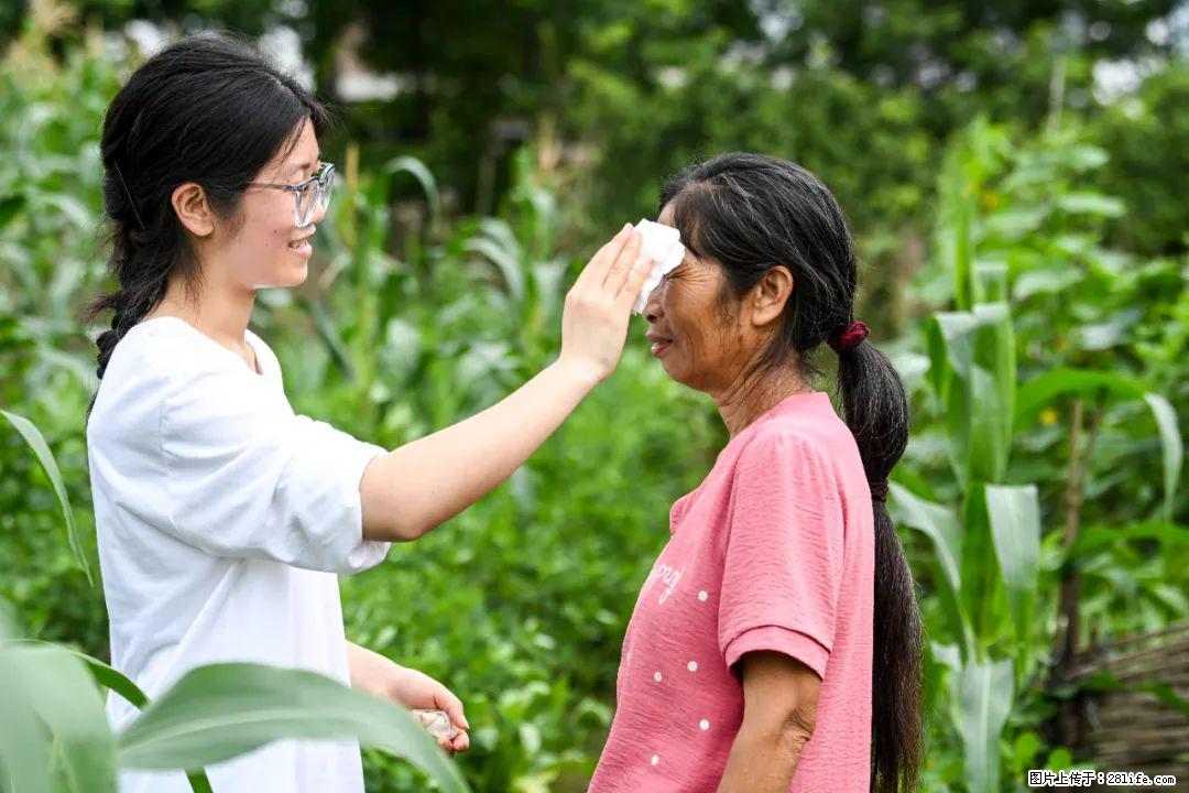全网追的“扁担女孩”,找了一份暑假工,时薪12元 - 东营生活资讯 - 东营28生活网 dy.28life.com